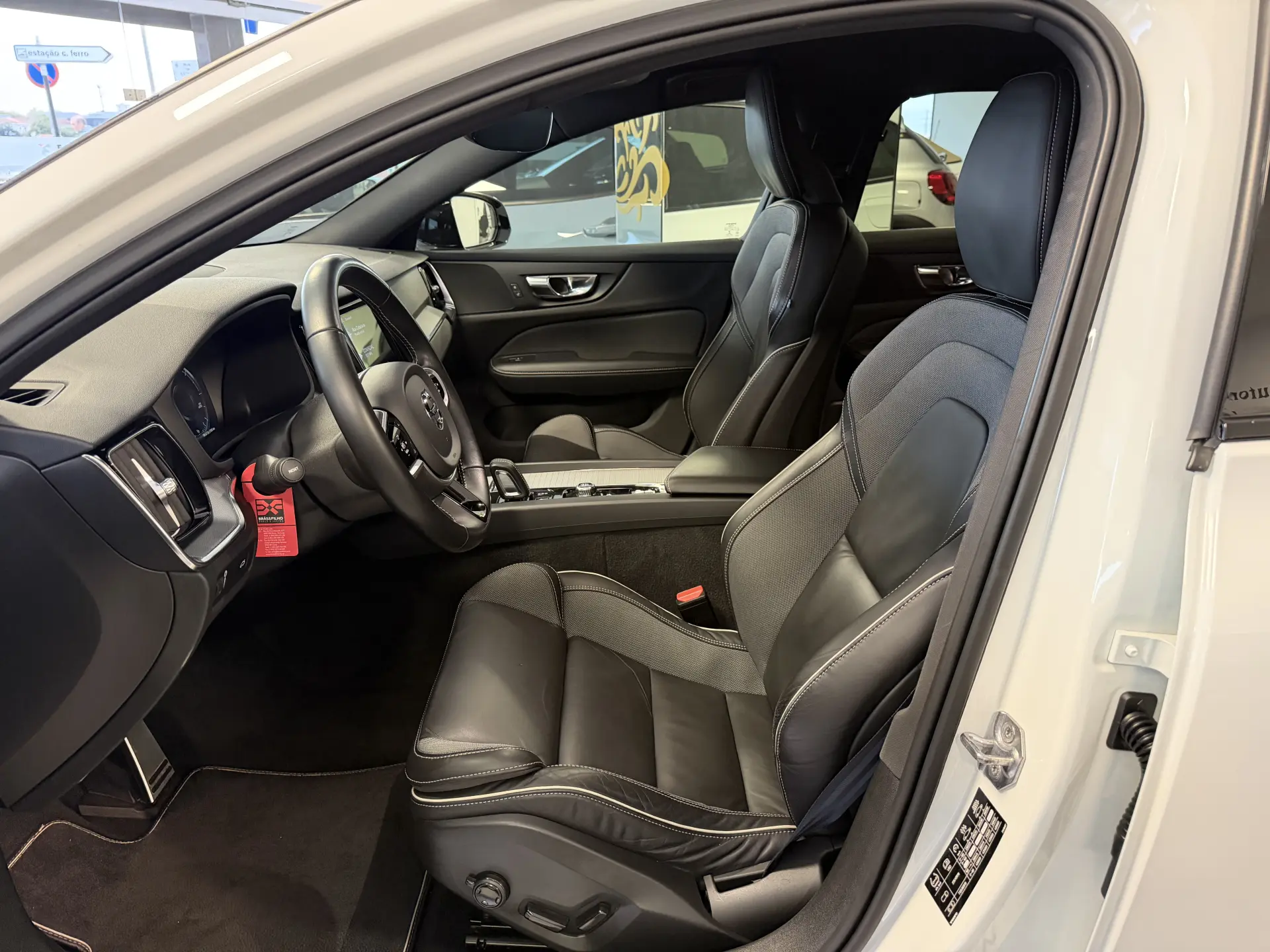 Volvo V60 2.0 B4 R-Design Geartronic 8
