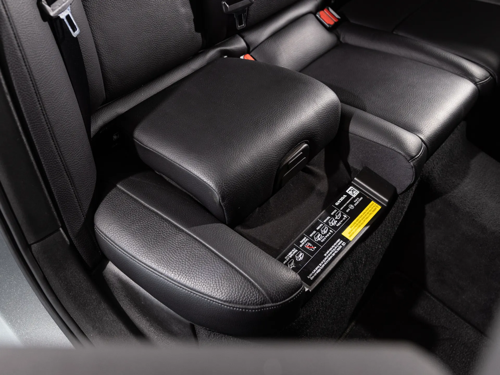 Volvo V90 2.0 D5 Momentum AWD Geartronic 19