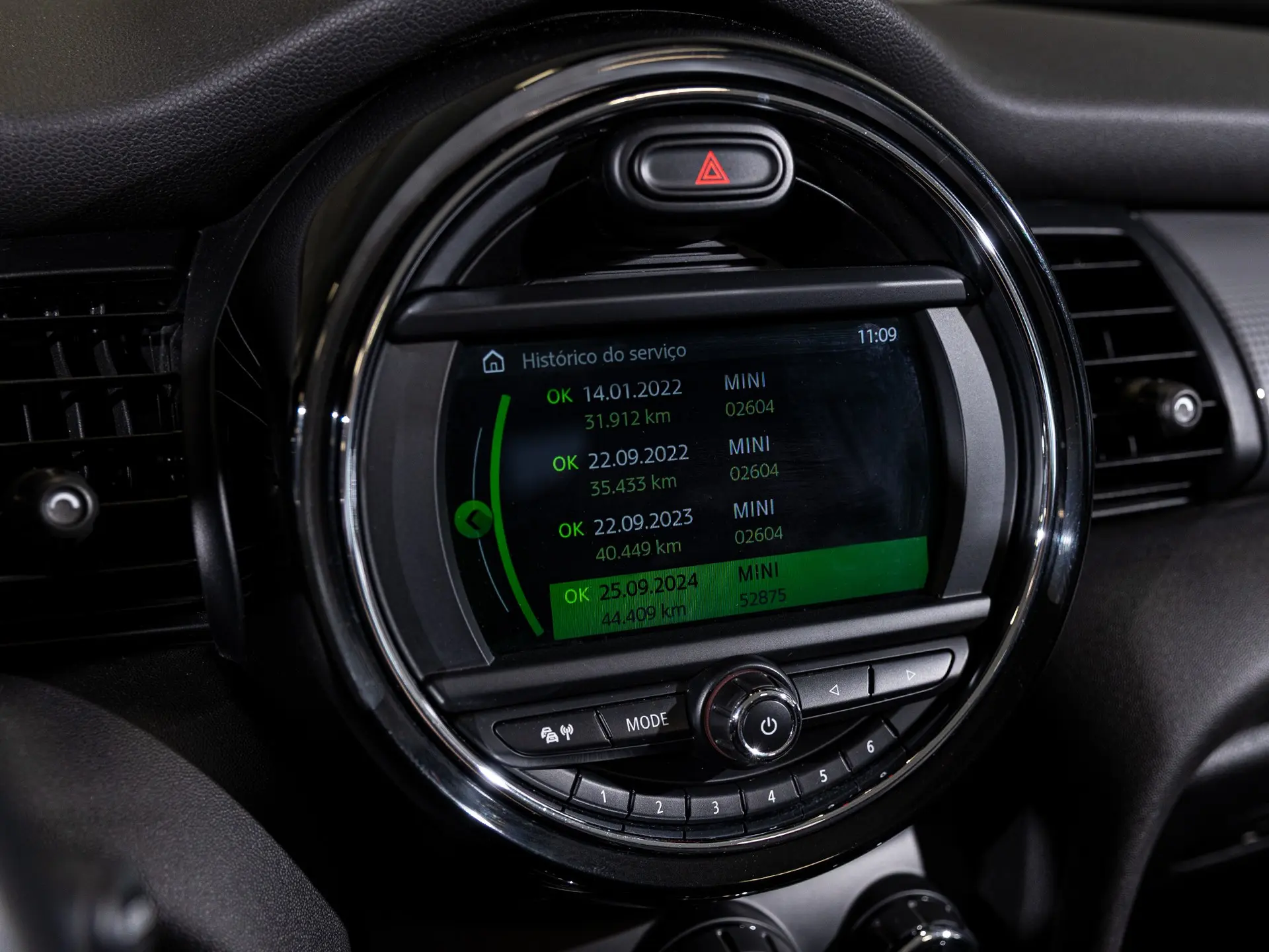 MINI Cabrio Cooper Premium Extra JCW Auto 23