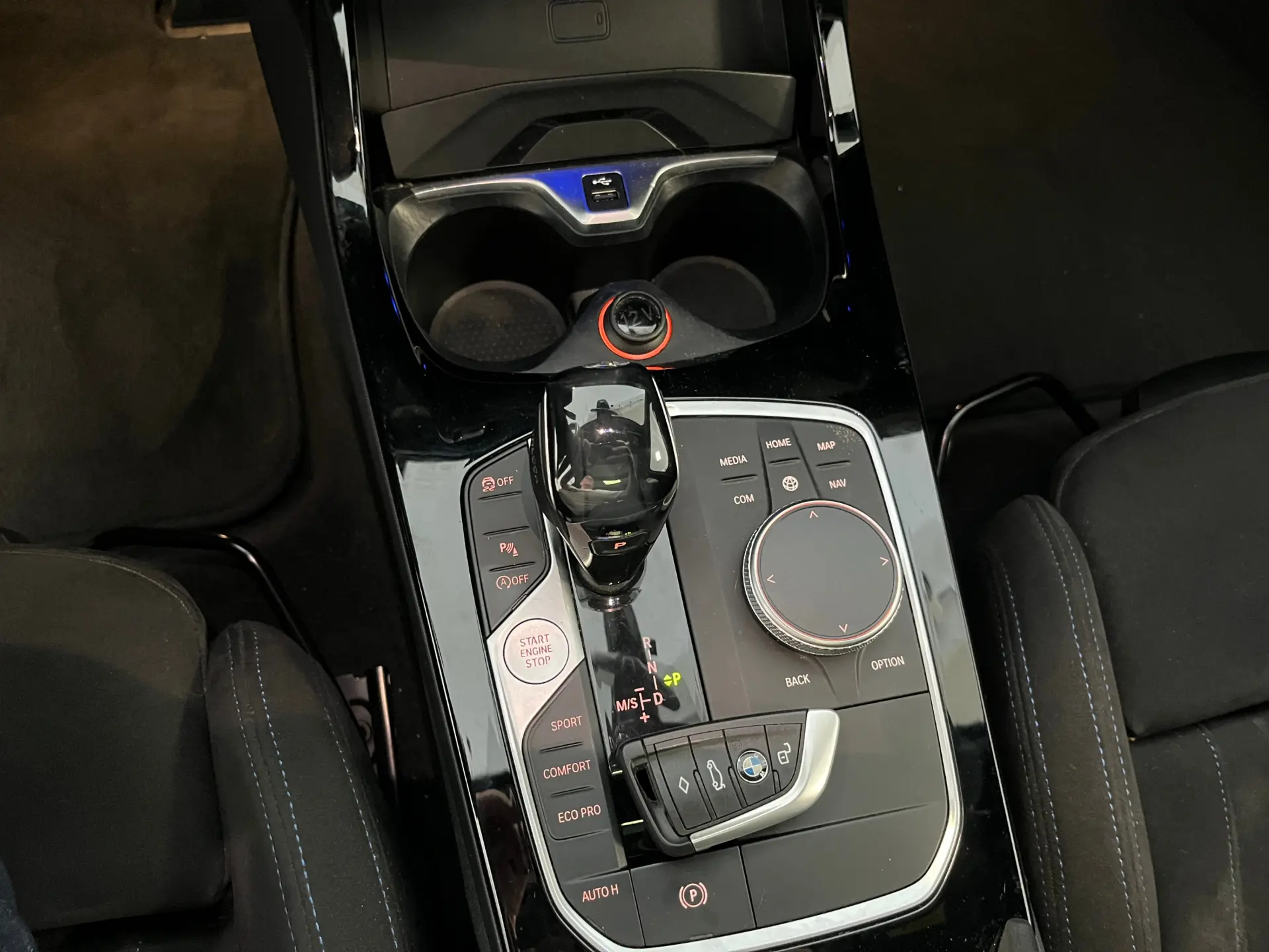 BMW 116 d Pack M Auto 10