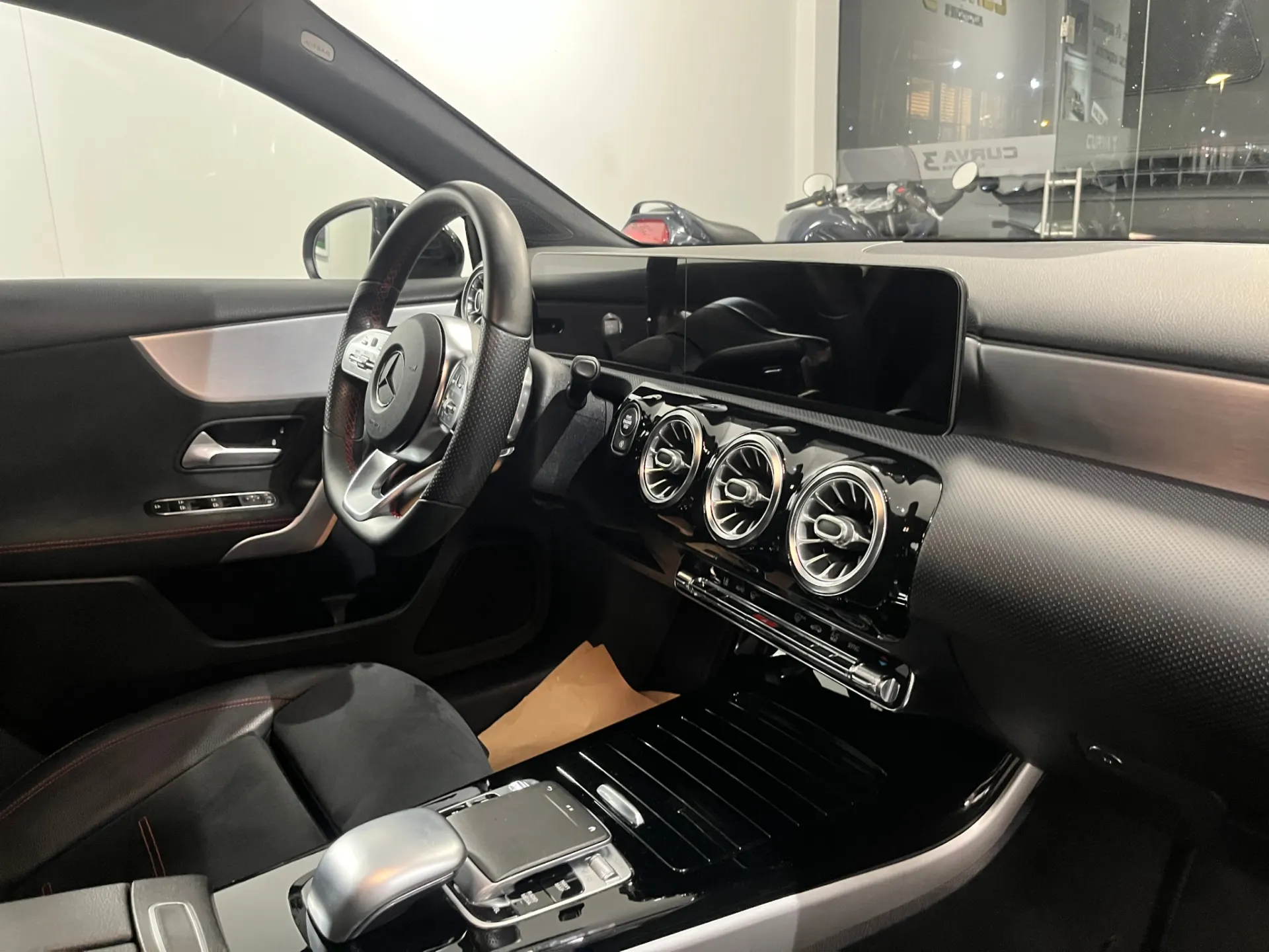 Mercedes-Benz A 200 AMG Line 14