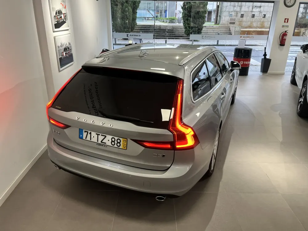 Volvo V90 2.0 D5 Momentum AWD Geartronic 4