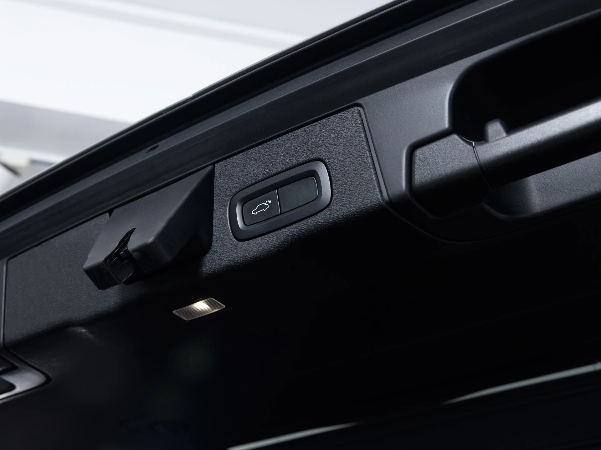 Volvo XC 60 2.0 D4 R - Design 10