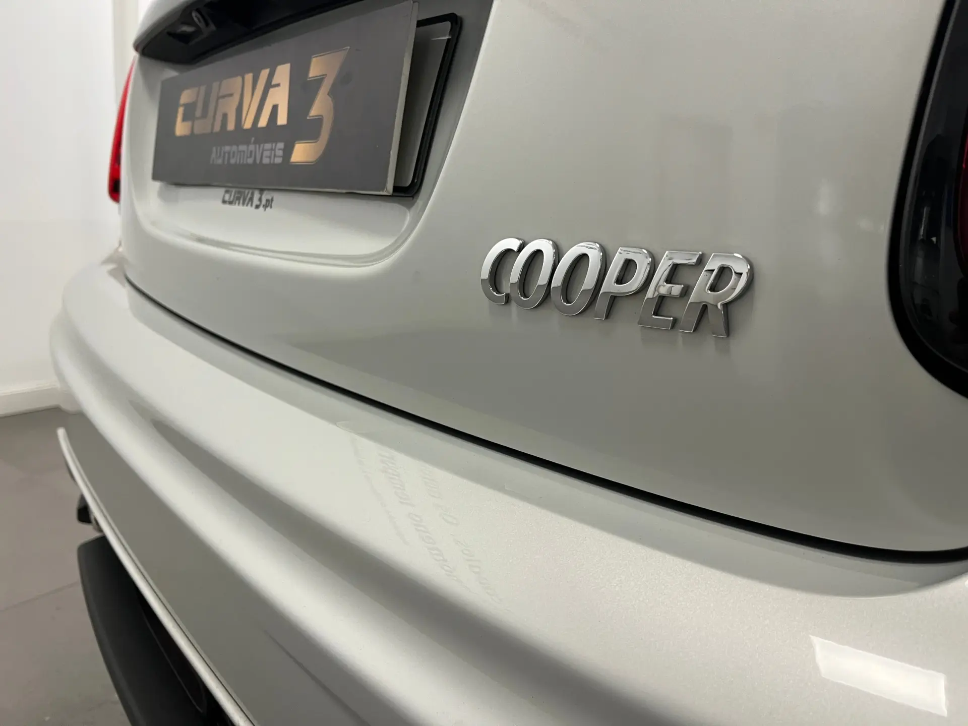 MINI Cabrio Cooper Premium Extra JCW Auto 26