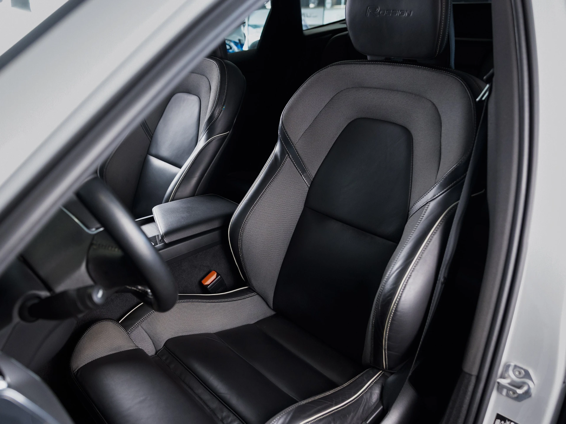 Volvo XC 60 2.0 D4 R - Design 29