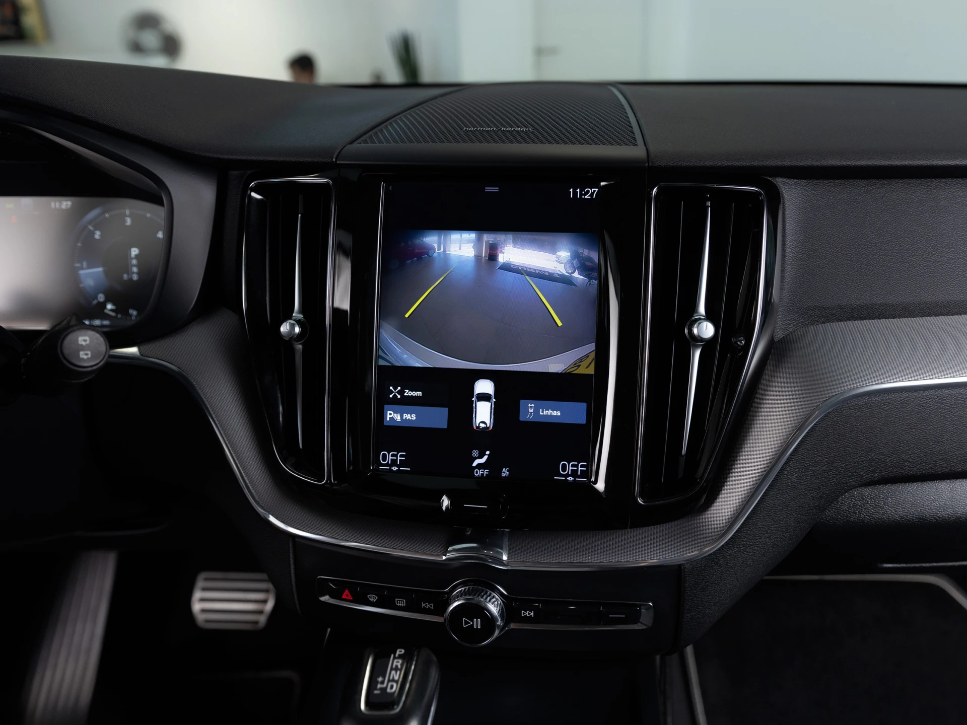 Volvo XC 60 2.0 D4 R - Design 17