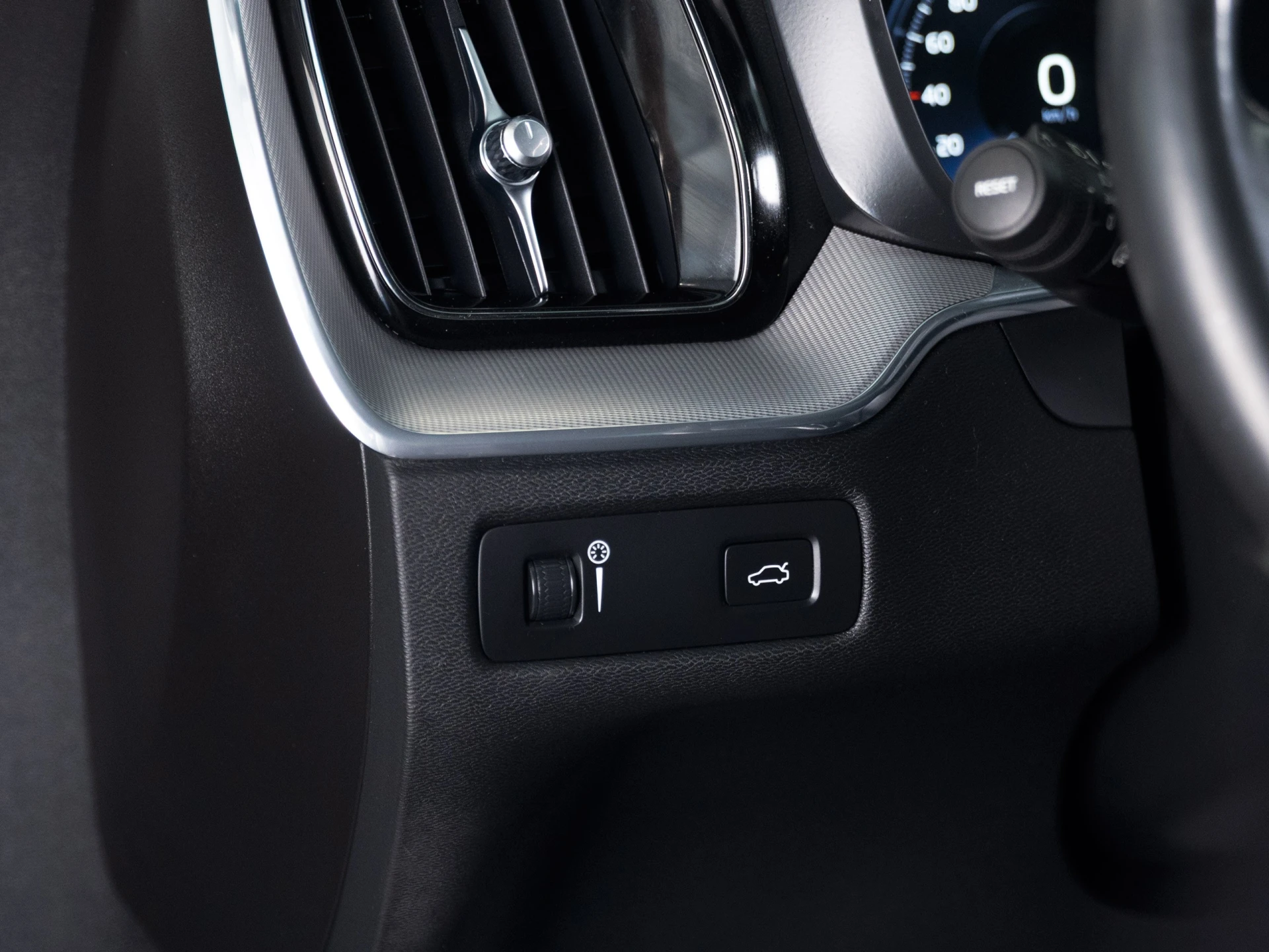 Volvo XC 60 2.0 D4 R - Design 20