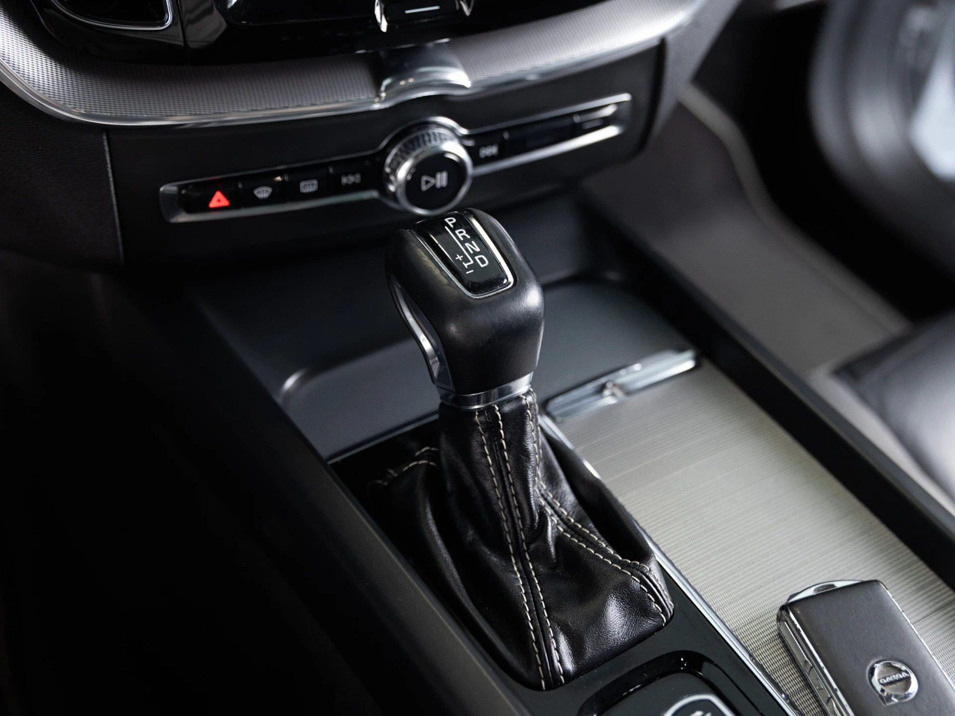 Volvo XC 60 2.0 D4 R - Design 13