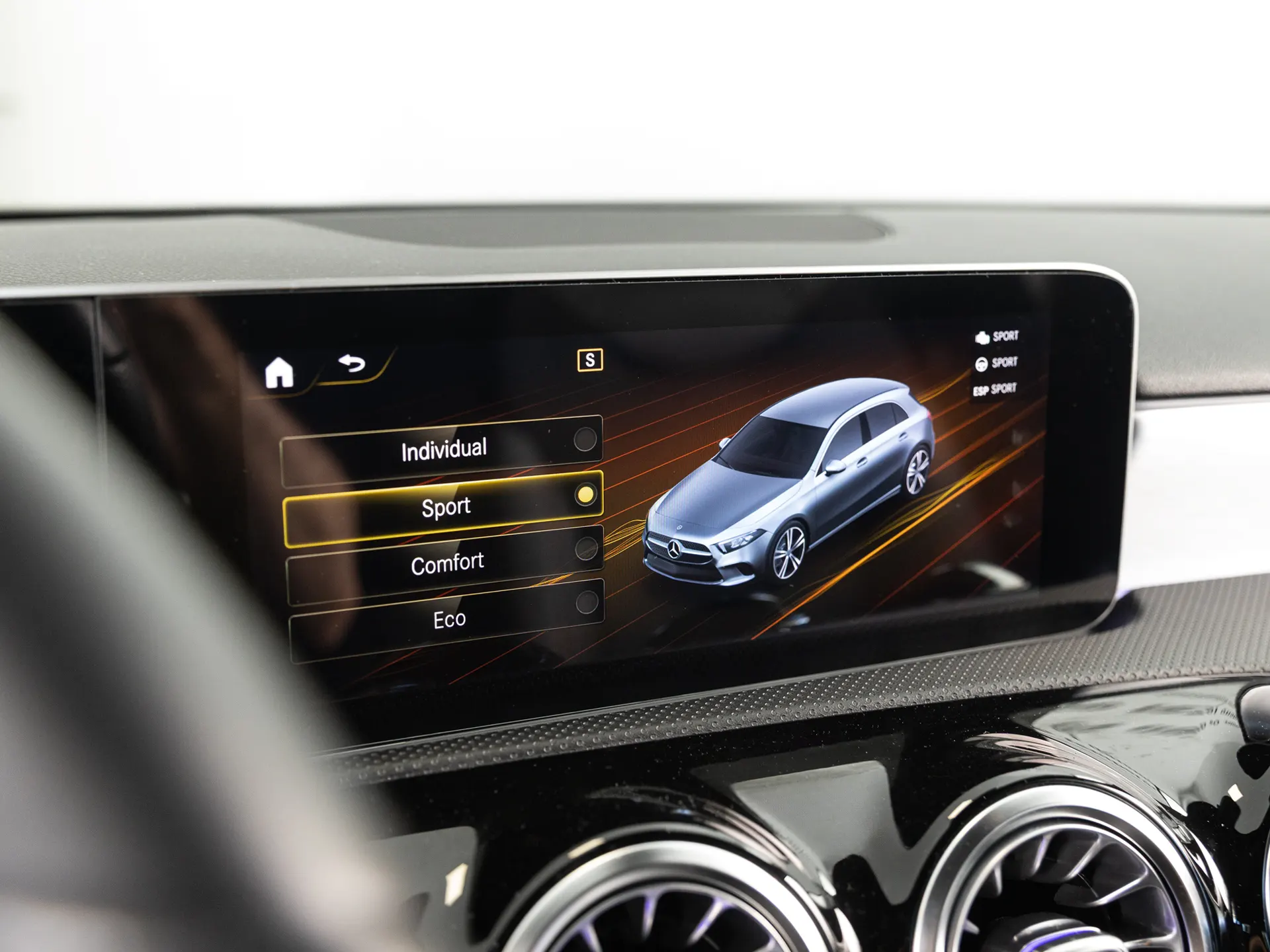 Mercedes-Benz A 200 AMG Line 17