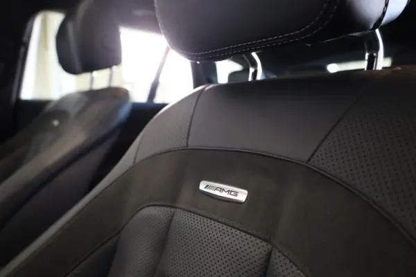 Mercedes-Benz E 53 AMG 4Matic+ 28