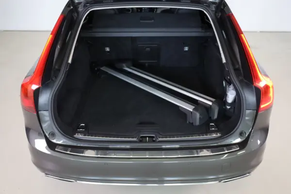 Volvo V90 2.0 D4 Momentum Plus Geartronic 17