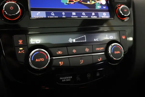 Nissan Qashqai 1.3 DIG-T N-Connecta LED+TT+SKY 29