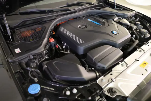 BMW 330 e Pack Desportivo M Auto 8