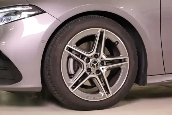 Mercedes-Benz A 180 Limousine Outro 12