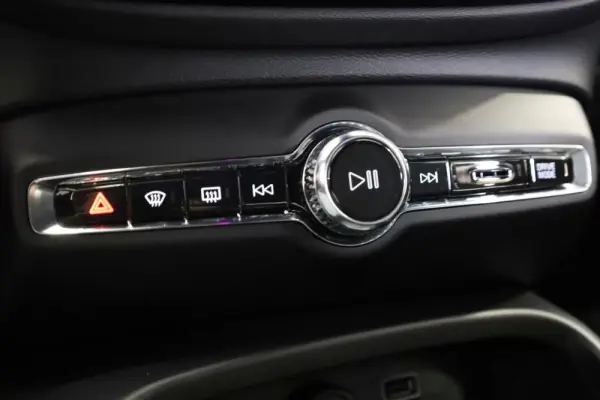 Volvo XC 40 1.5 T5 PHEV Momentum Plus 34