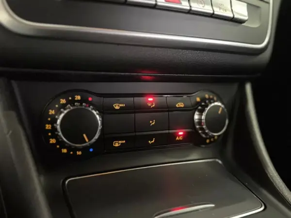 Mercedes-Benz CLA 180 d Urban Aut. 30