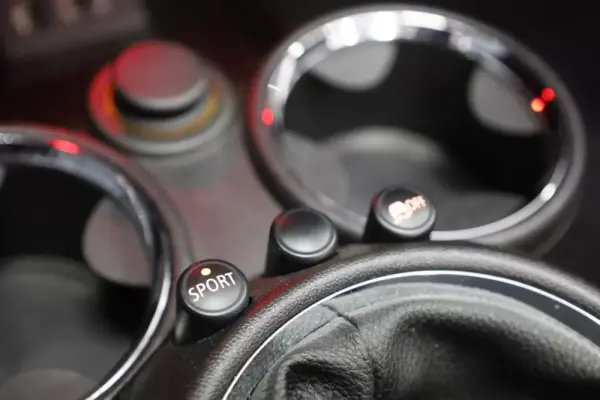 MINI Cabrio John Cooper Works Auto 33