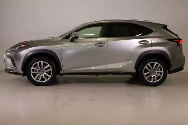 Lexus NX 300h Executive Plus 4