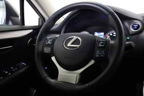 Lexus NX 300h Executive Plus 27