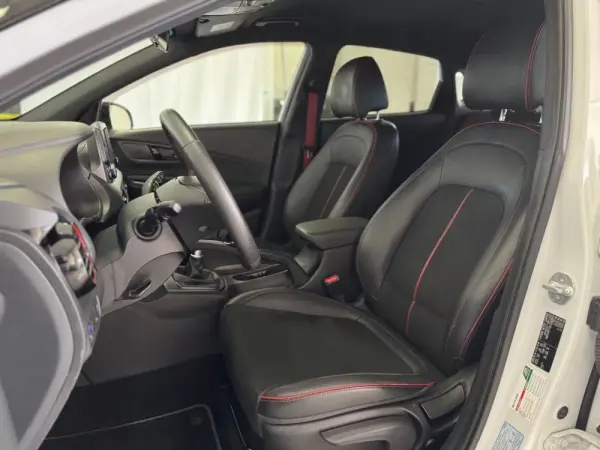 Hyundai Kauai 1.0 T-GDi Premium Pele/Tec.Vermelho 23