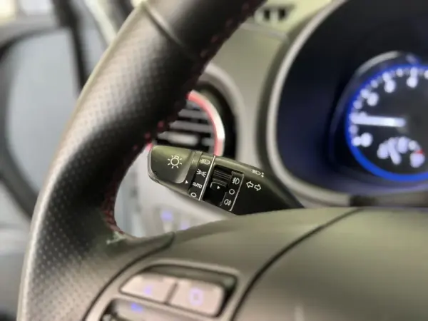 Hyundai Kauai 1.0 T-GDi Premium Pele/Tec.Vermelho 35