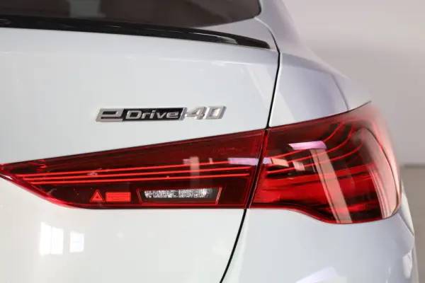 BMW i4 eDrive40 Edição Desportiva M 25