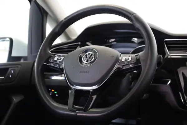 Volkswagen Touran 1.6 TDI R-Line DSG 25