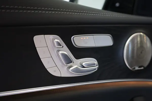 Mercedes-Benz E 300 e AMG Line 31