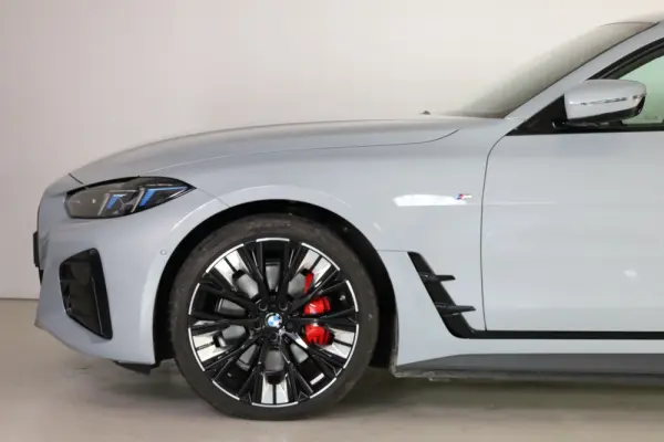 BMW i4 eDrive40 Edição Desportiva M 14