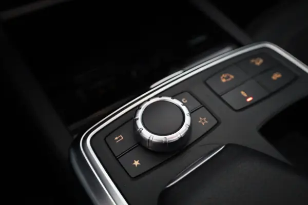 Mercedes-Benz ML 63 AMG 4Matic SpeedshiftFT 7G-TRONIC Performance Package 41