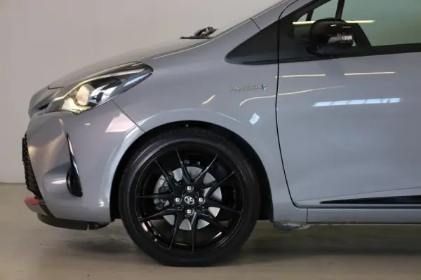 Toyota Yaris 1.5 HSD GR Sport 12