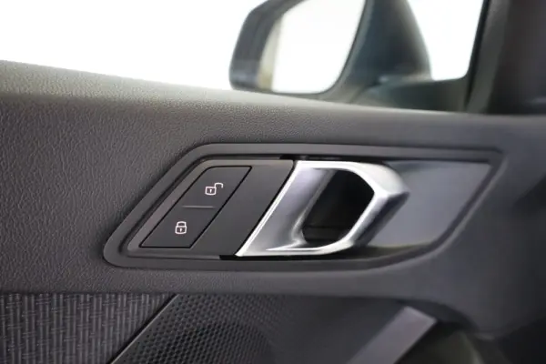 BMW 116 d Advantage Auto 38