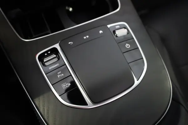 Mercedes-Benz E 300 e AMG Line 51