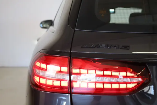 Mercedes-Benz E 53 AMG 4Matic+ 21