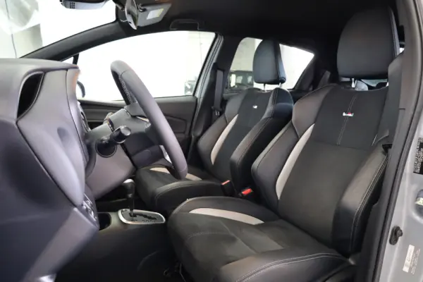 Toyota Yaris 1.5 HSD GR Sport 25