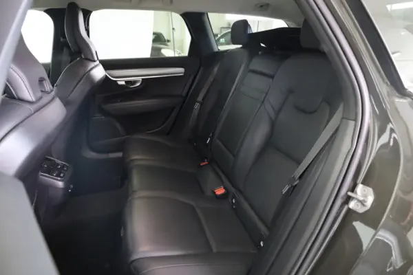 Volvo V90 2.0 D4 Momentum Plus Geartronic 25