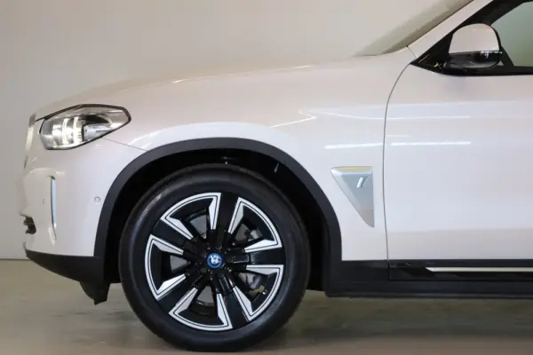 BMW iX3 Inspiring 10