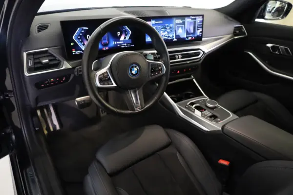 BMW 330 e Pack Desportivo M Auto 26