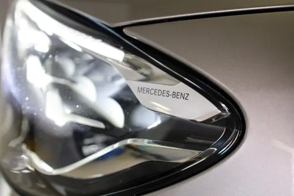 Mercedes-Benz E 300 e AMG Line 15