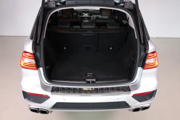 Mercedes-Benz ML 63 AMG 4Matic SpeedshiftFT 7G-TRONIC Performance Package 22