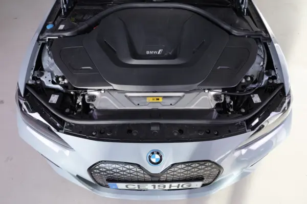 BMW i4 eDrive40 Edição Desportiva M 9