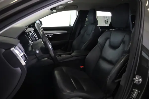 Volvo V90 2.0 D4 Momentum Plus Geartronic 23