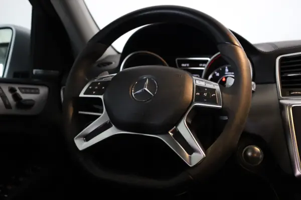 Mercedes-Benz ML 63 AMG 4Matic SpeedshiftFT 7G-TRONIC Performance Package 27