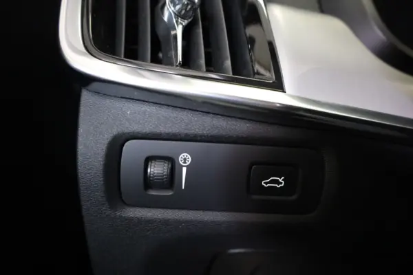 Volvo V90 2.0 D4 Momentum Plus Geartronic 38