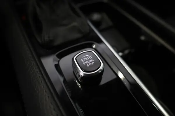 Volvo V90 2.0 D4 Momentum Plus Geartronic 32