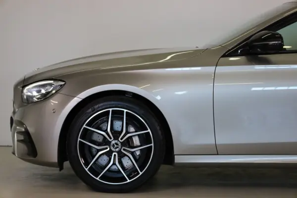 Mercedes-Benz E 300 e AMG Line 12