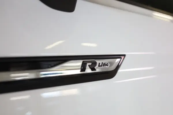 Volkswagen Touran 1.6 TDI R-Line DSG 17