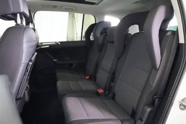 Volkswagen Touran 1.6 TDI R-Line DSG 29