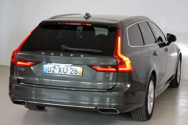 Volvo V90 2.0 D4 Momentum Plus Geartronic 19