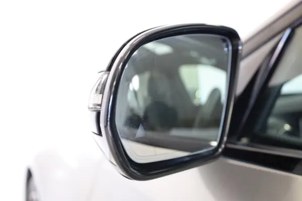 Mercedes-Benz E 300 e AMG Line 17